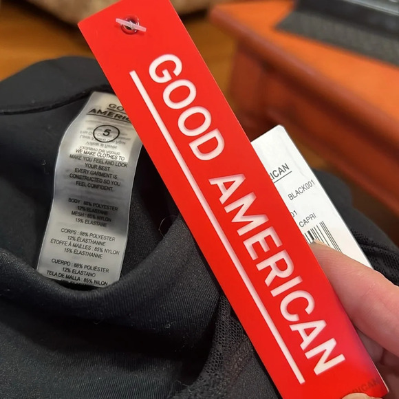 Good American NWT Black Pintuck Mesh Capri Legging Size 5 - Picture 10 of 12